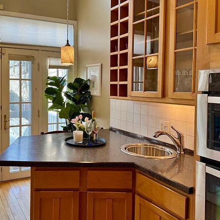 3 Bedroom Spacious Home In Ideal Location W Free Parking Back Yard Pets Welcome Chicago Dış mekan fotoğraf