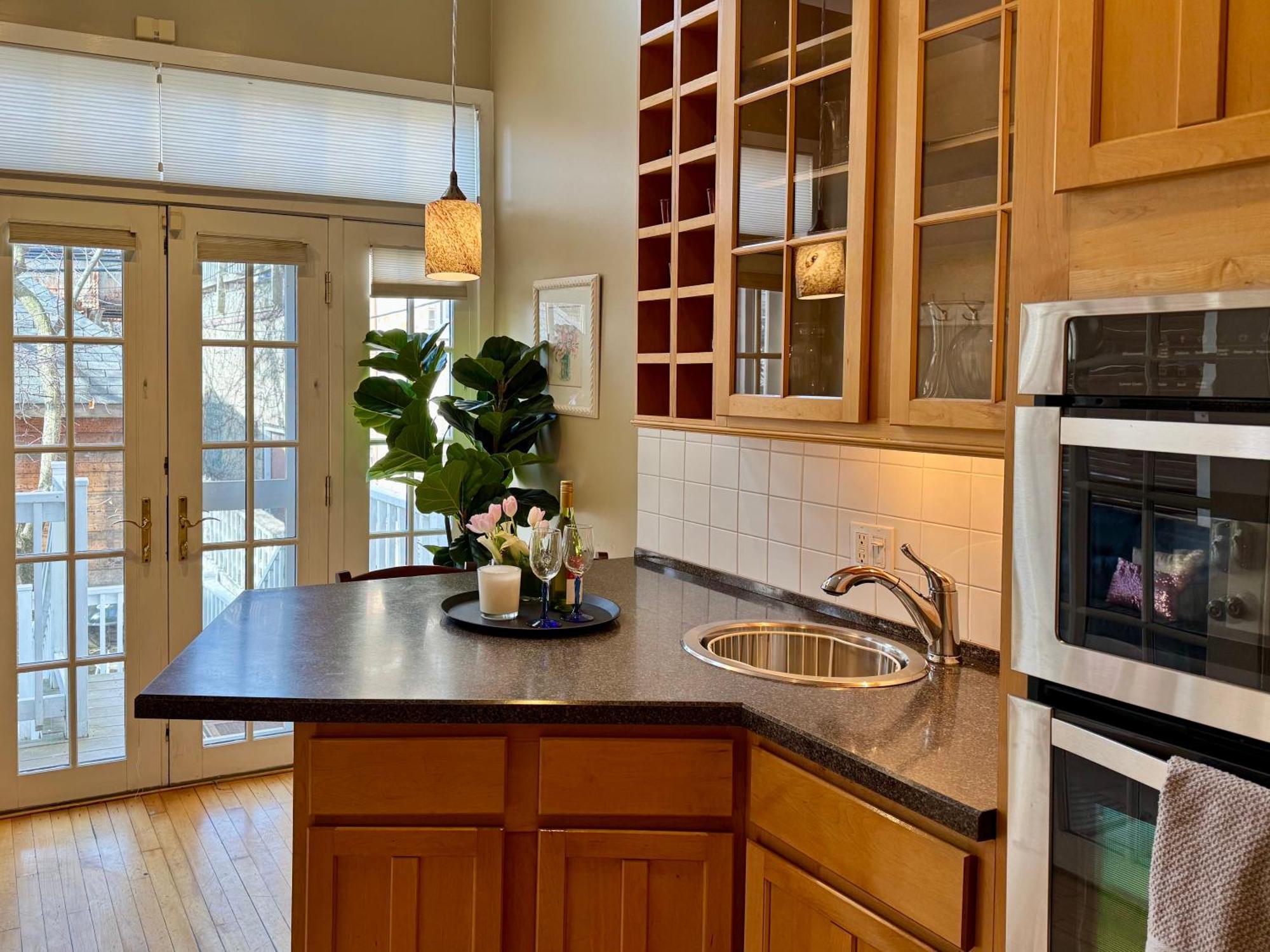 3 Bedroom Spacious Home In Ideal Location W Free Parking Back Yard Pets Welcome Chicago Dış mekan fotoğraf