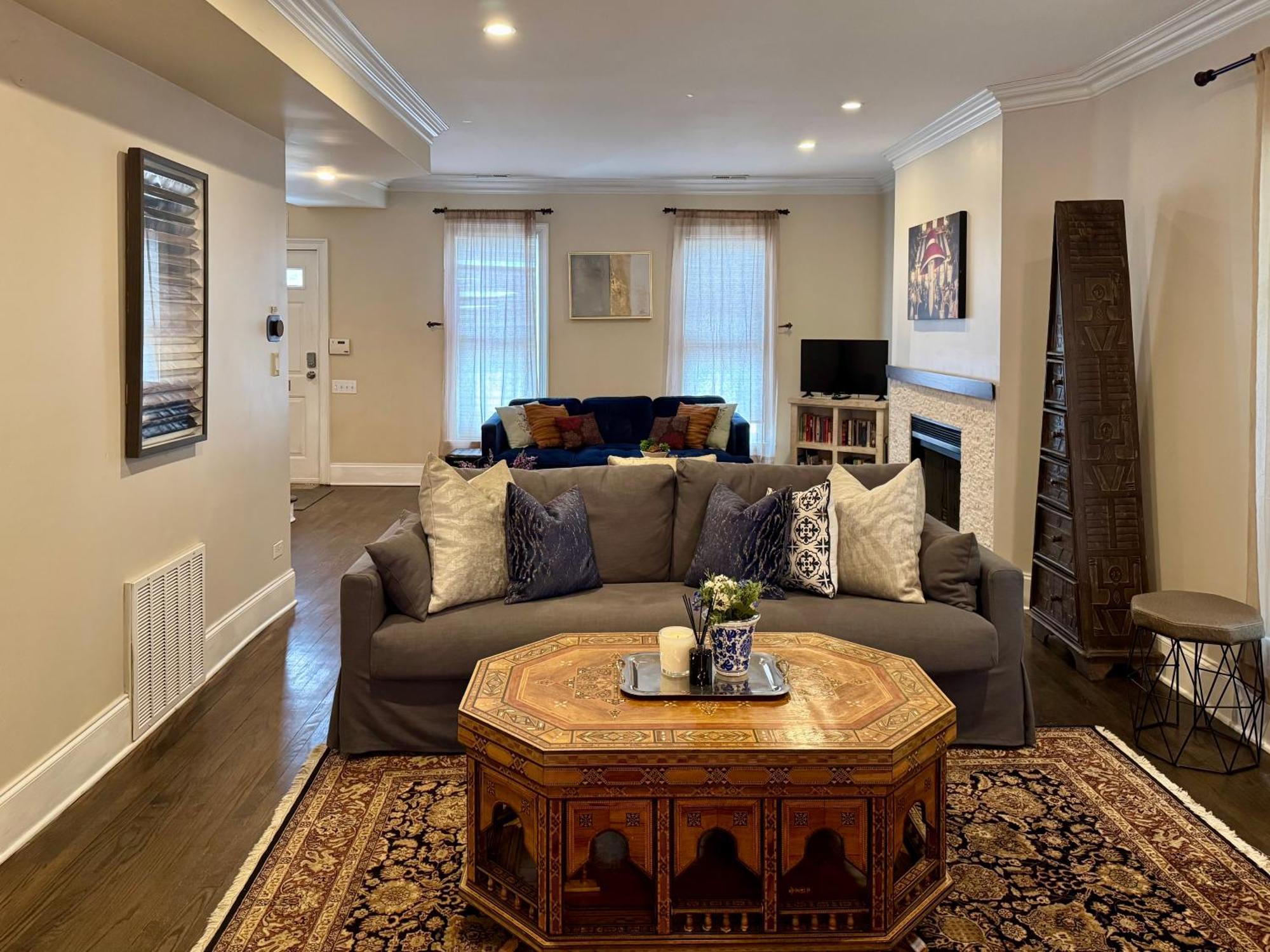 3 Bedroom Spacious Home In Ideal Location W Free Parking Back Yard Pets Welcome Chicago Dış mekan fotoğraf