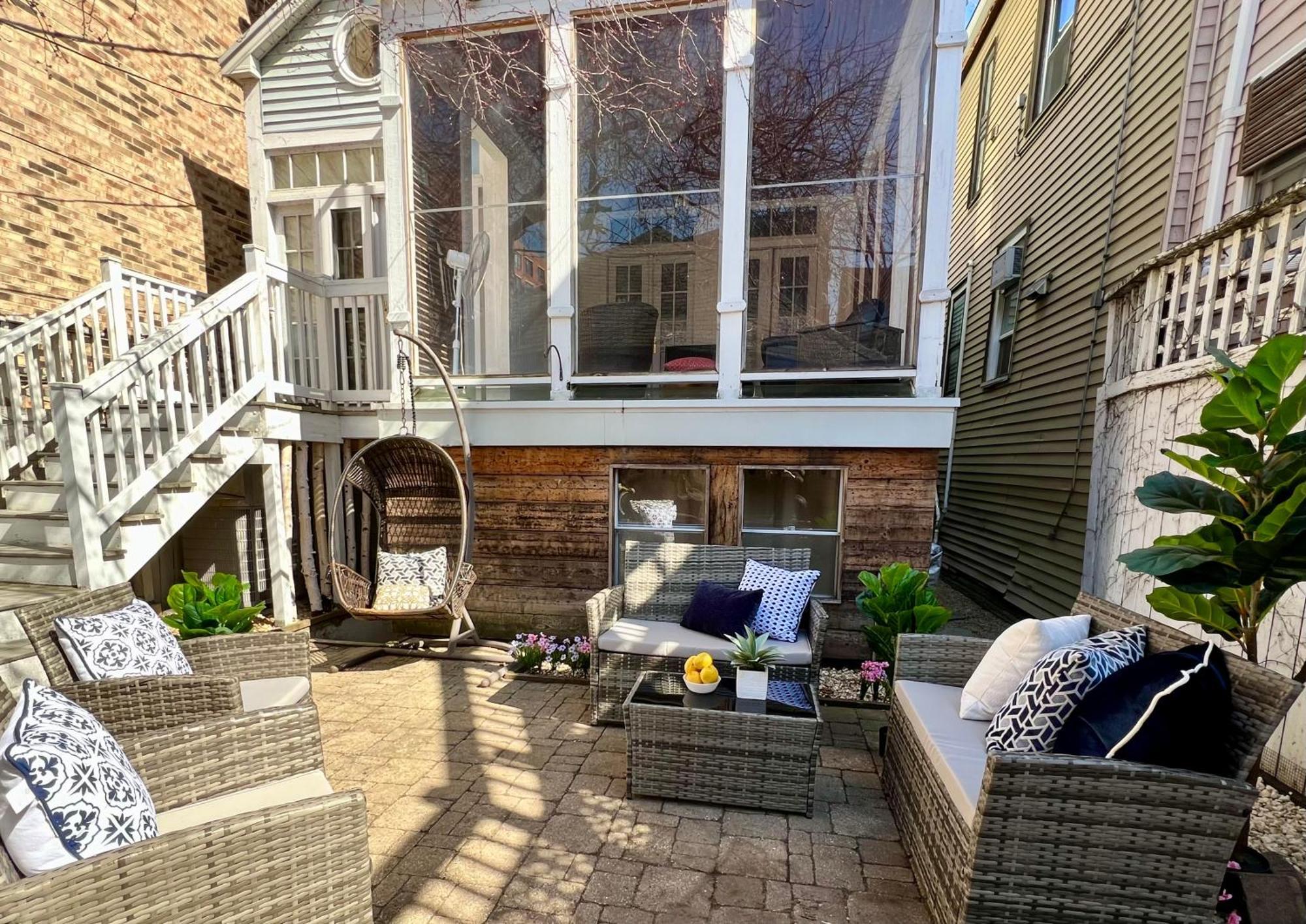 3 Bedroom Spacious Home In Ideal Location W Free Parking Back Yard Pets Welcome Chicago Dış mekan fotoğraf