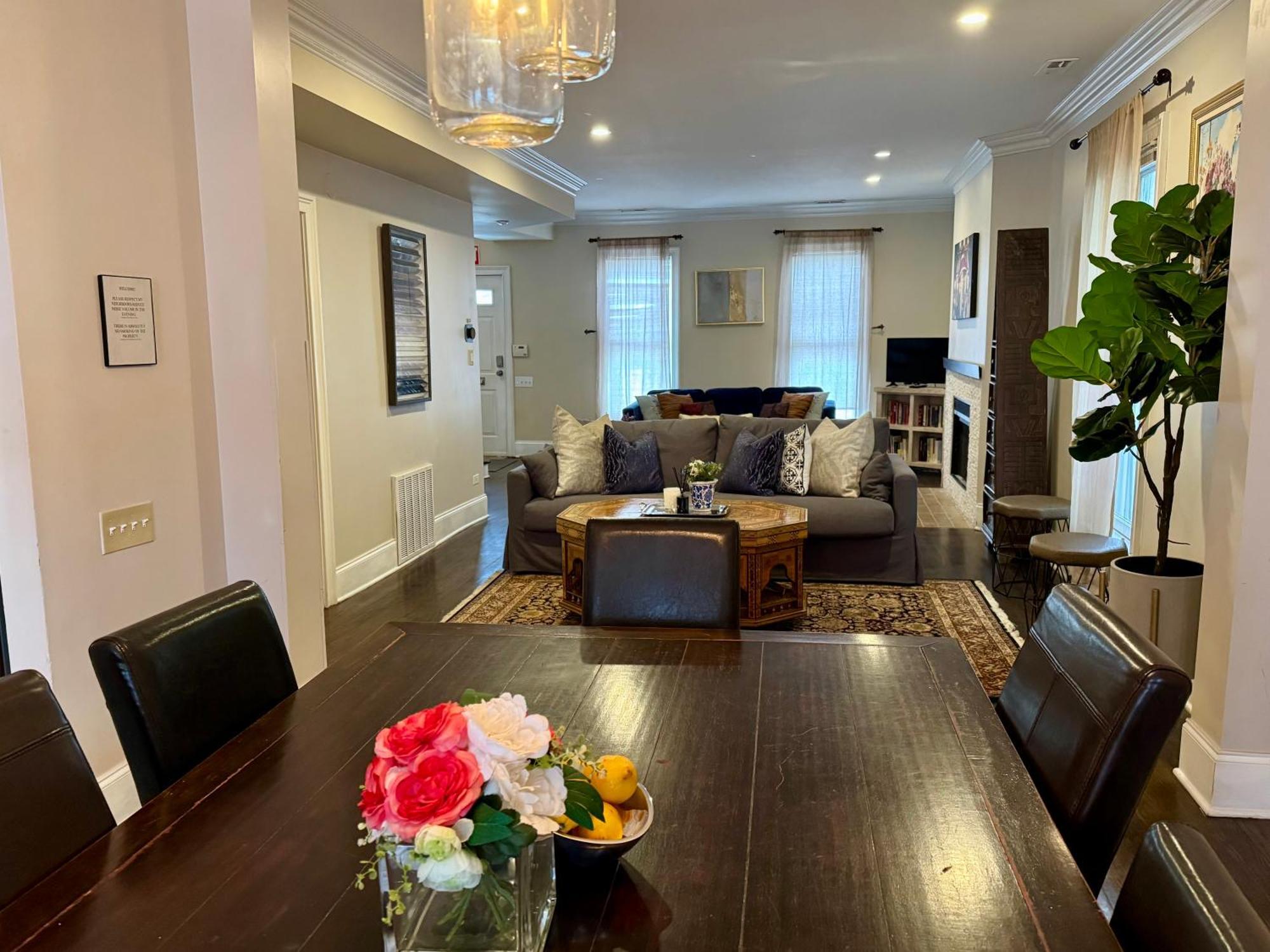 3 Bedroom Spacious Home In Ideal Location W Free Parking Back Yard Pets Welcome Chicago Dış mekan fotoğraf