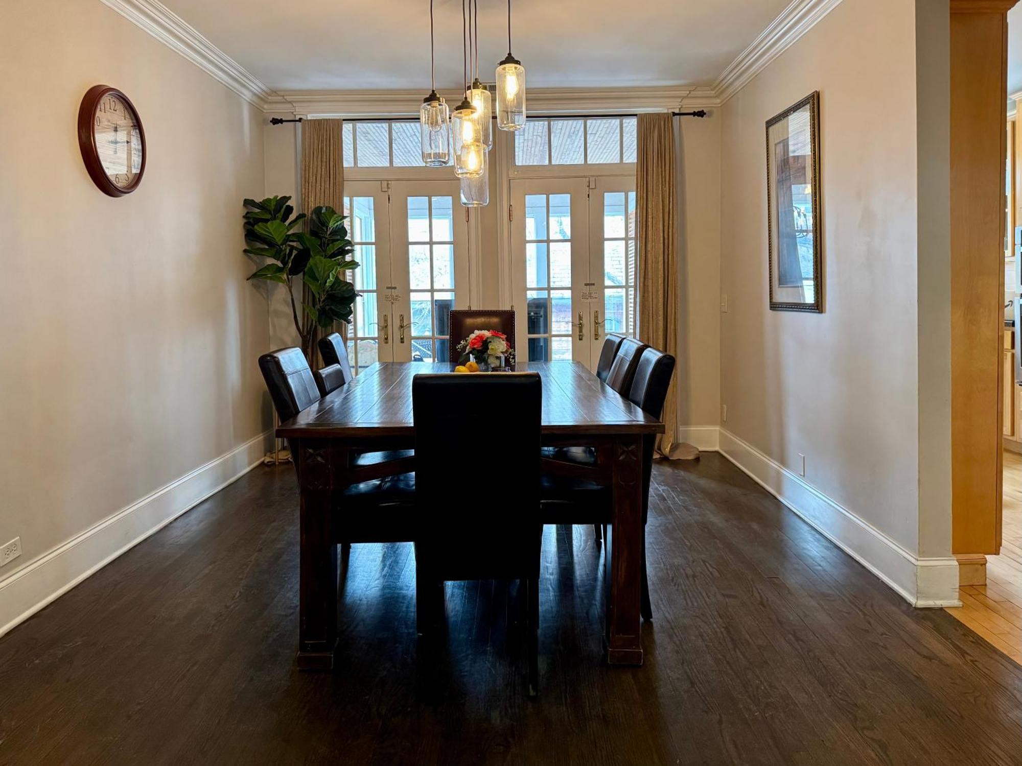 3 Bedroom Spacious Home In Ideal Location W Free Parking Back Yard Pets Welcome Chicago Dış mekan fotoğraf