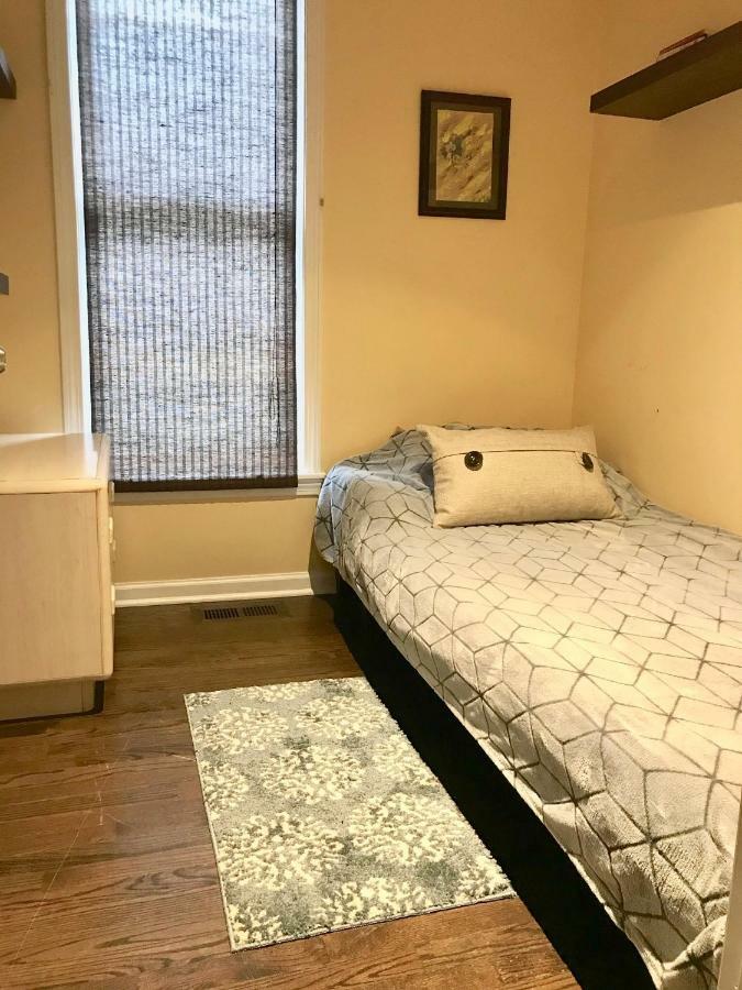 3 Bedroom Spacious Home In Ideal Location W Free Parking Back Yard Pets Welcome Chicago Dış mekan fotoğraf