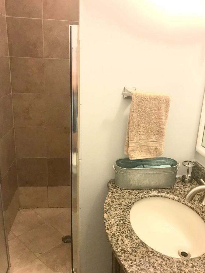 3 Bedroom Spacious Home In Ideal Location W Free Parking Back Yard Pets Welcome Chicago Dış mekan fotoğraf